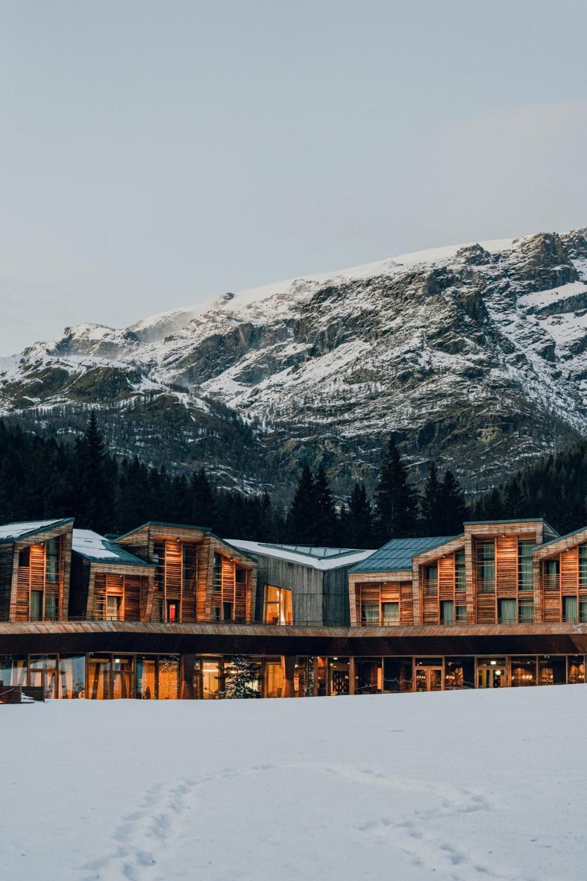 Aethos Monterosa Hotel Champoluc Exterior photo
